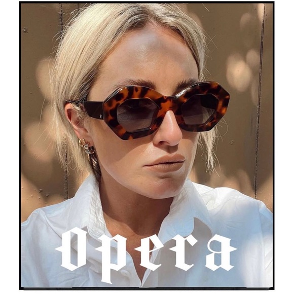 Valley OPERA Sunglasses - black/tort, gold hardware & black gradient lenses - Picture 11 of 16